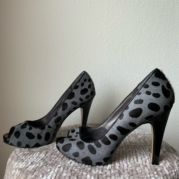 NINE WEST Pony Hair Print Peep Toe Heels 7.5 - Picture 4 of 12